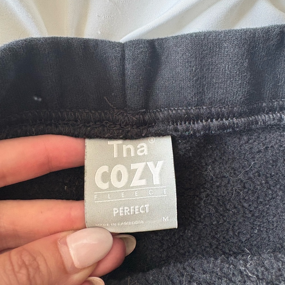 TNA Cozy Fleece Micro Short - Size Medium - Black - Picture 4 of 5
